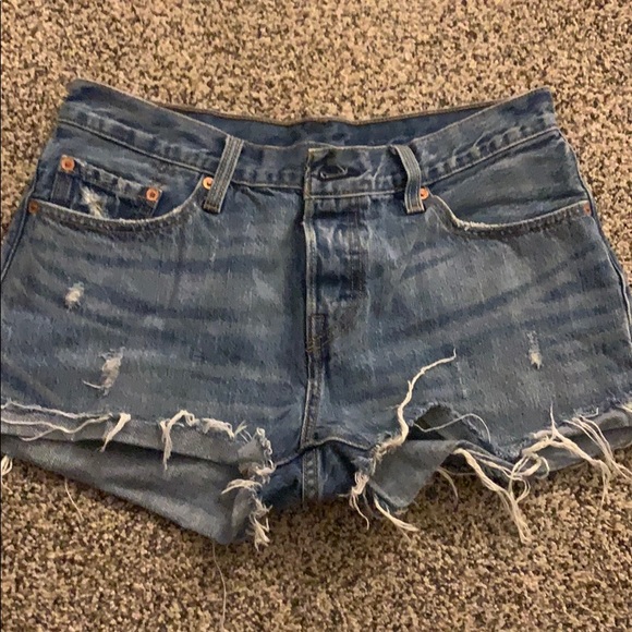 Levi’s shorts - Picture 2 of 2